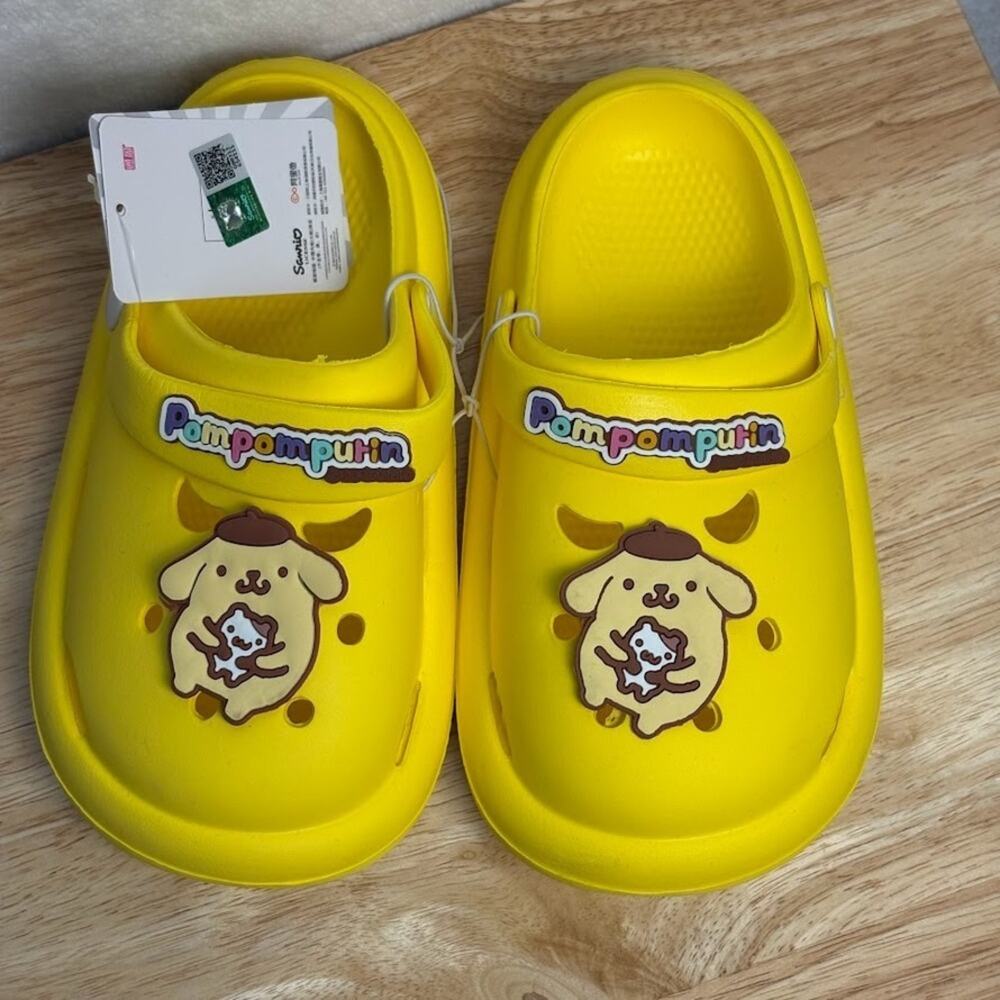 Sanrio Pompompurin Yellow Slip On Clogs Sandals Kids Size US 1 EU 32